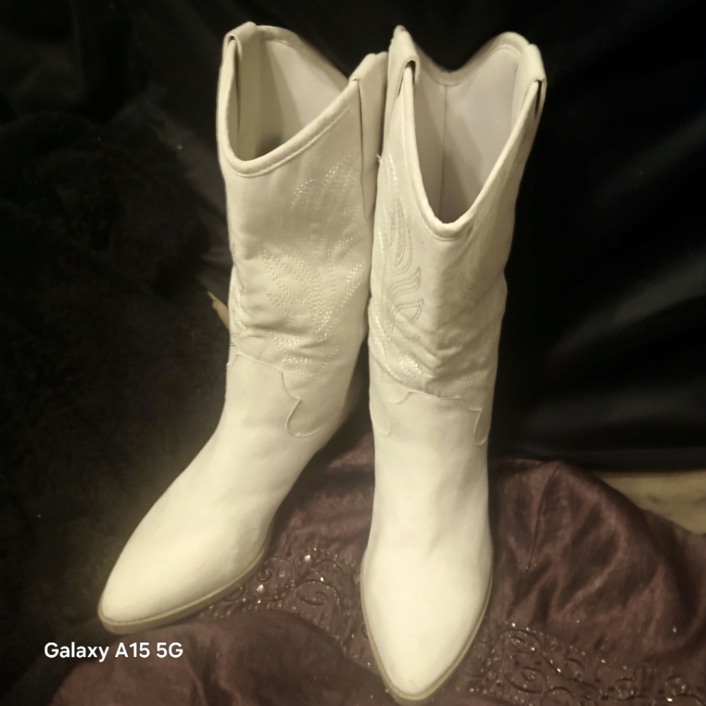 Size 8 Cowgirl Boots White Faux Leather
